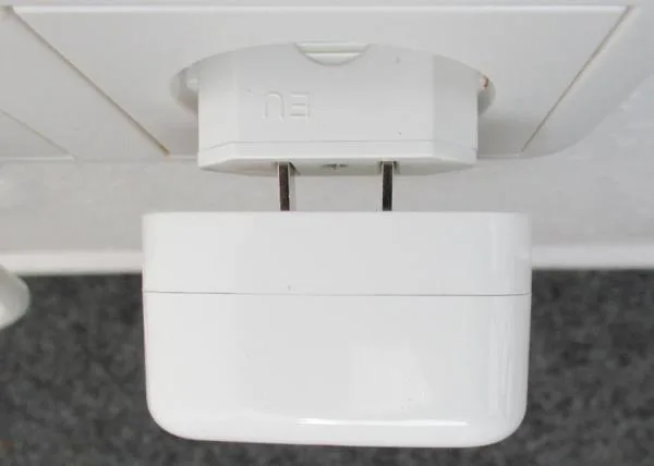 Adattatore della spina di viaggio «Universal Travel Adapter» — foto 3 dell'alert A12/1467/18