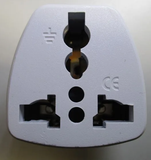 Adattatore di viaggio «Universal Travel Adaptor» — foto 2 dell'alert A12/00052/21