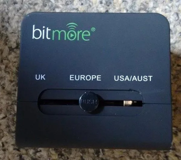 Adattatore della spina di viaggio «Universal Travel Adaptor» — foto 2 dell'alert A12/1223/16