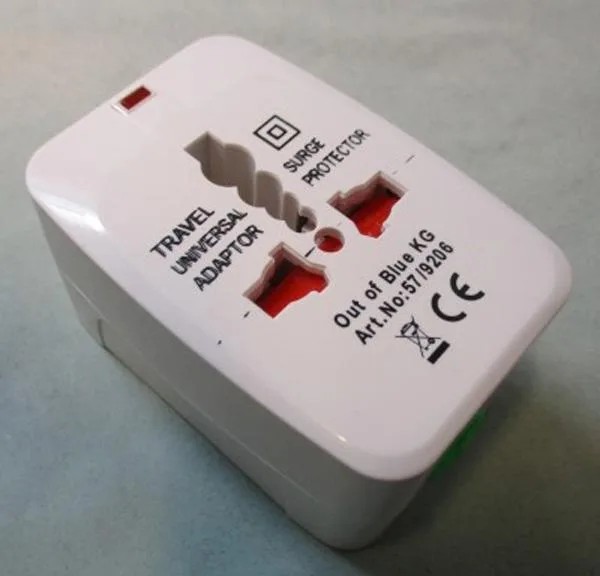 Adattatore della spina di viaggio «Universal Travel Adaptor» — foto 1 dell'alert A12/0882/18