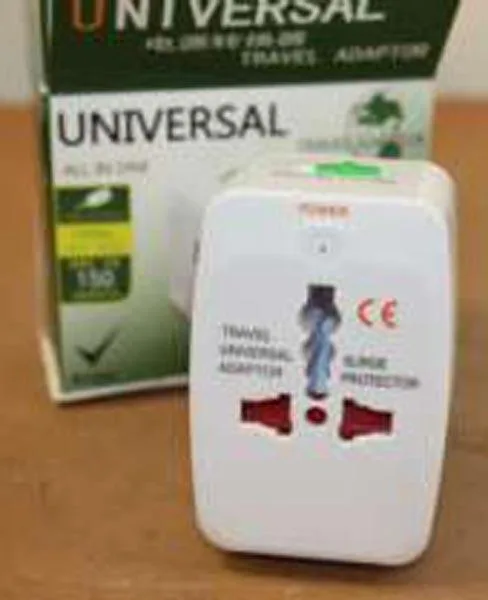 Adattatore della spina di viaggio «Universal Travel Adaptor» — foto 3 dell'alert A12/1733/15