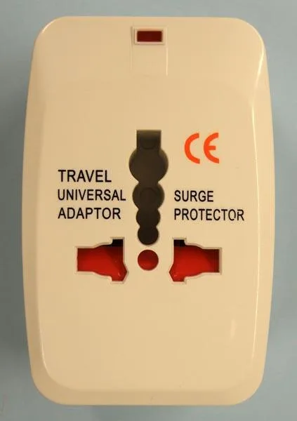 Adattatore da viaggio «UNIVERSAL TRAVEL ADAPTOR» — foto 3 dell'alert A12/1795/19
