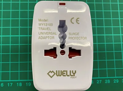 Adattatore da viaggio «universal travel adaptor» — foto 2 dell'alert A12/00473/23