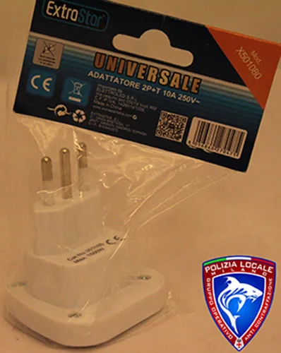 Adattatore di viaggio «UNIVERSALE ADATTATORE 2 P+T 10a 250V~» (EXTRASTAR,)