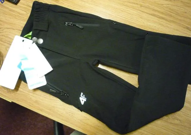 Pantaloni per bambini «Unknown» — foto 2 dell'alert A12/2017/13