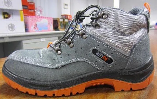 Scarpe di sicurezza «Unknown» — foto 2 dell'alert A12/0656/15