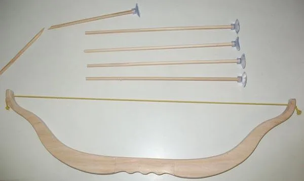 Arco e frecce in legno «Unknown» (Artemio)