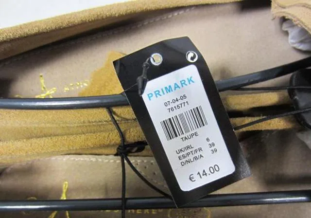 Scarpe da donna «Unknown» — foto 2 dell'alert A12/0689/14