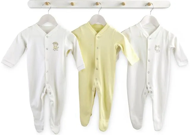 Indumenti per bambini &amp; #13; &amp; #13; «Unknown» (Avenue)