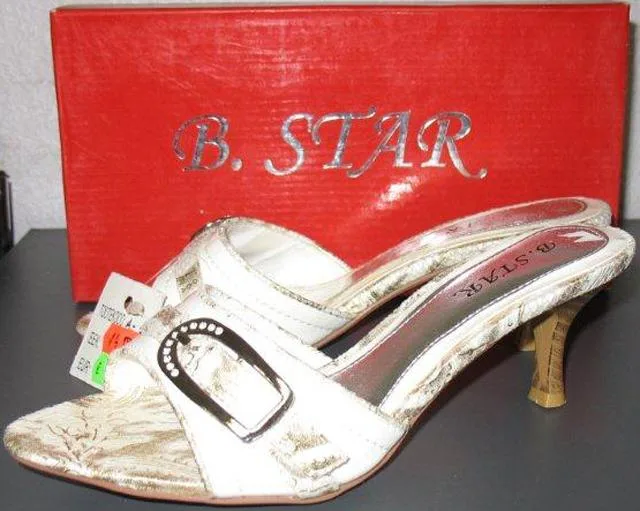 Scarpe da donna & #13; & #13; «Unknown» — foto 1 dell'alert A12/1930/12