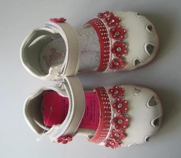 Scarpe per ragazze «Unknown» — foto 2 dell'alert A12/1314/15
