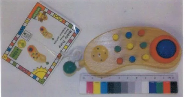 Telefono giocattolo in legno «Unknown» (Beeboo)