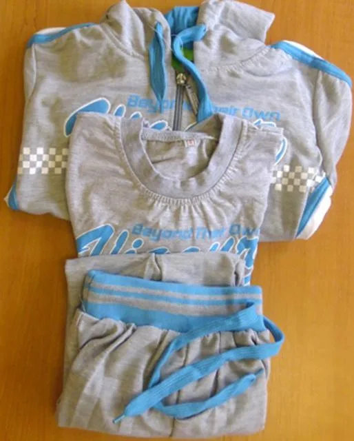 Abbigliamento per bambini di tre parti «Unknown» (Ben Ben Tu)