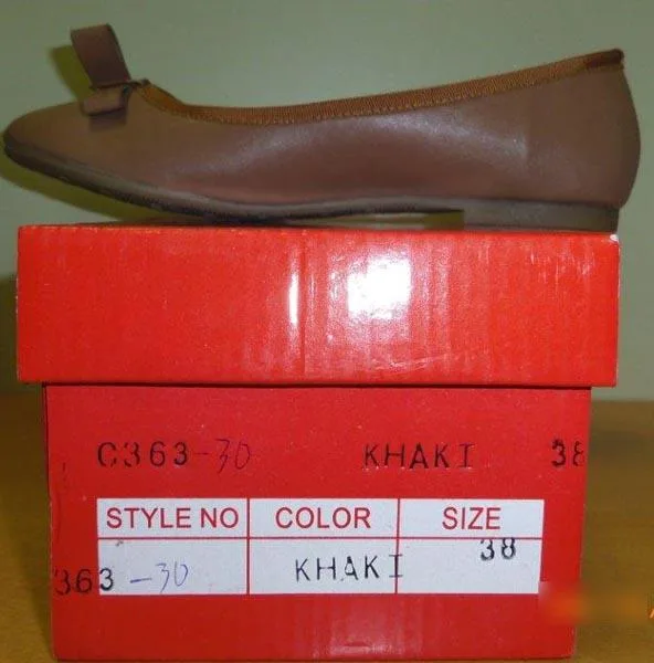 Scarpe da donna «Unknown» — foto 1 dell'alert A12/1355/15