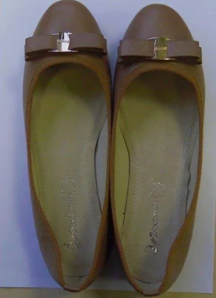 Scarpe da donna «Unknown» — foto 2 dell'alert A12/1355/15