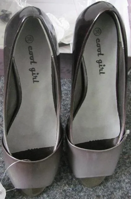 Scarpe da donna «Unknown» — foto 1 dell'alert A12/1016/13