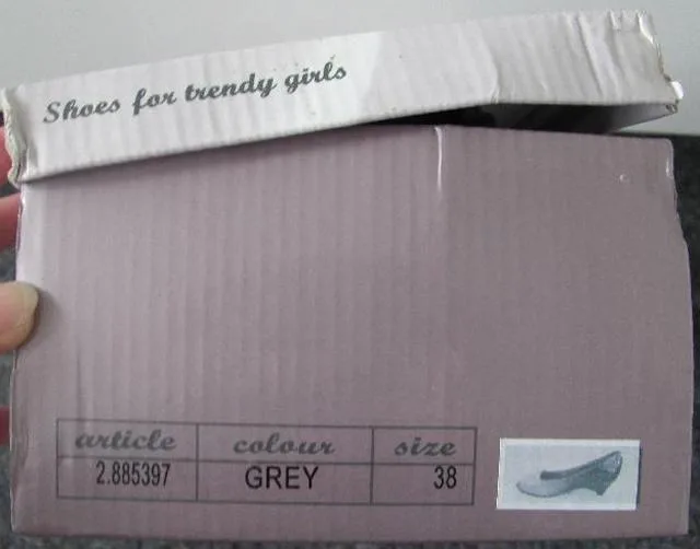 Scarpe da donna «Unknown» — foto 3 dell'alert A12/1016/13