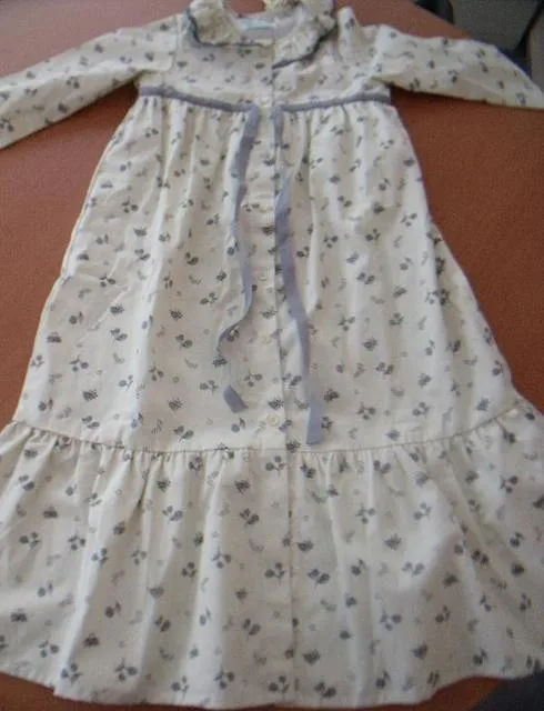 Abito da ragazza «Unknown» — foto 2 dell'alert A12/1311/13