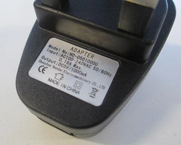 Telefono cellulare con caricabatterie «Unknown» — foto 3 dell'alert A12/0067/15
