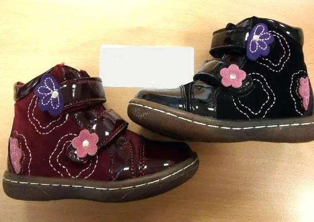 Scarpe per bambini «Unknown» — foto 3 dell'alert A12/1628/14