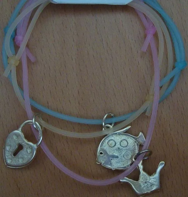 Bracciale in gomma & #13; & #13; «Unknown» — foto 1 dell'alert A12/1876/12
