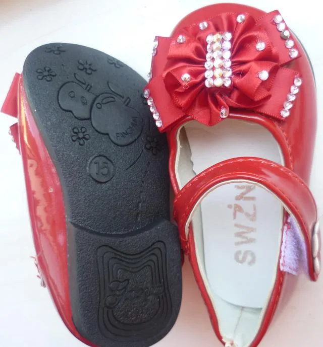 Scarpe da donna «Unknown» — foto 2 dell'alert A12/1553/12