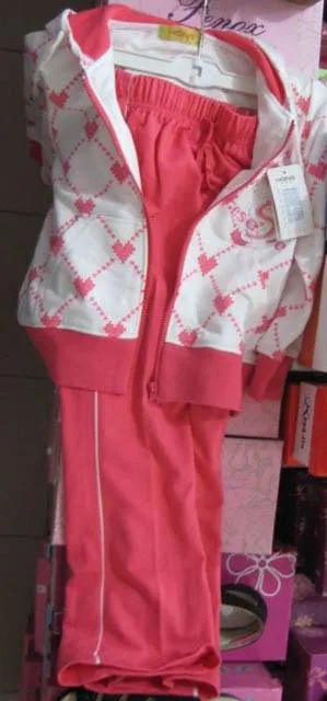 Abbigliamento per bambini di due parti «Unknown» (Hong)