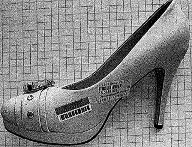 Scarpe da donna «Unknown» — foto 2 dell'alert A12/1711/13