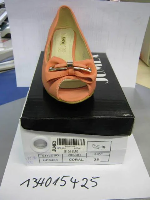 Scarpe da donna «Unknown» — foto 2 dell'alert A12/0162/14