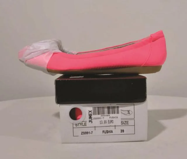 Scarpe da donna «Unknown» — foto 2 dell'alert A12/0849/13