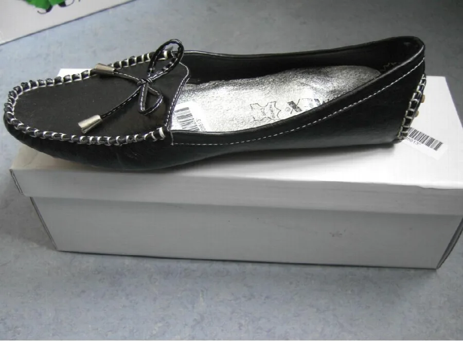 Scarpe da donna «Unknown» — foto 2 dell'alert A12/0865/13