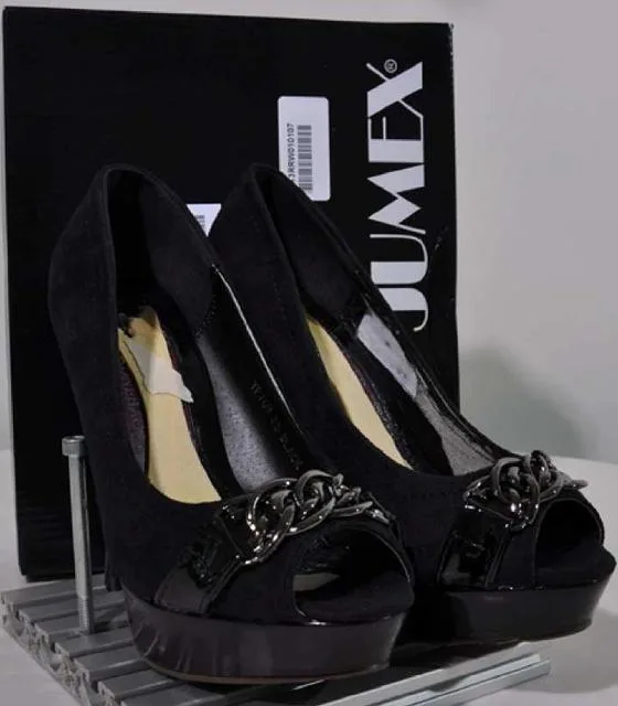 Scarpe da donna «Unknown» — foto 2 dell'alert A12/0959/13
