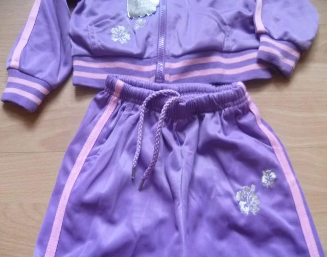 Set di abbigliamento sportivo per ragazze &amp; #13; &amp; #13; «Unknown» — foto 3 dell'alert A12/0035/13