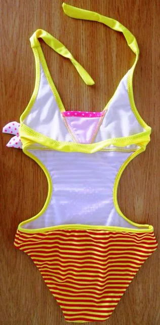 Costume da bagno della ragazza «Unknown» — foto 2 dell'alert A12/0965/13