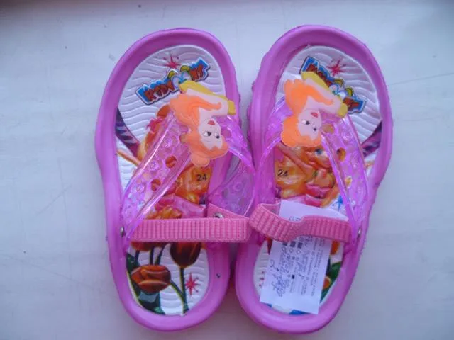 Scarpe per bambini & #13; & #13; «Unknown» — foto 2 dell'alert A12/1328/12