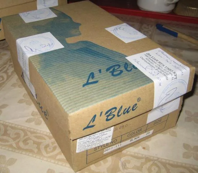 Scarpe da donna «Unknown» — foto 3 dell'alert A12/1341/13