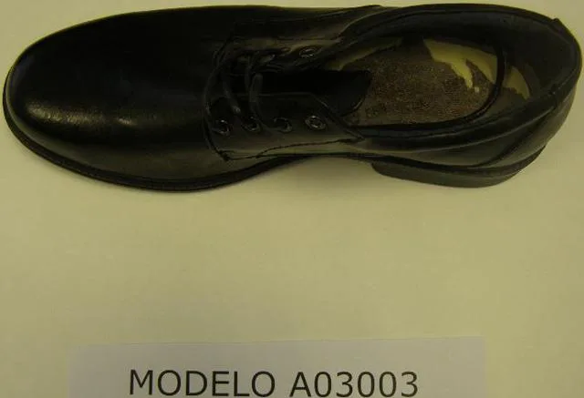 Scarpe da uomo & #13; & #13; «Unknown» — foto 1 dell'alert A12/1861/12