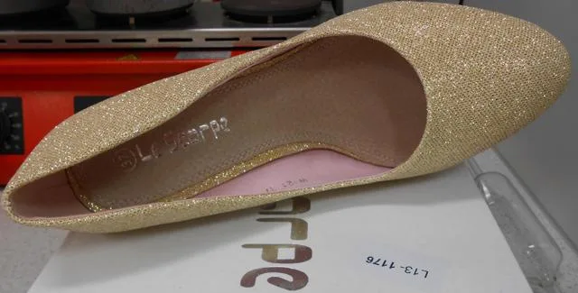 Scarpe da donna «Unknown» — foto 2 dell'alert A12/0972/13