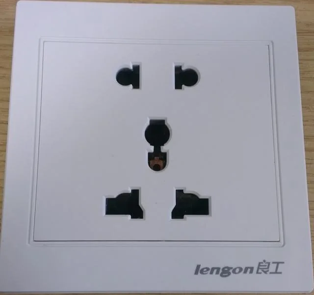 3 pin/2 pin Presa universale 
 & #13; «Unknown» — foto 3 dell'alert A12/0135/13
