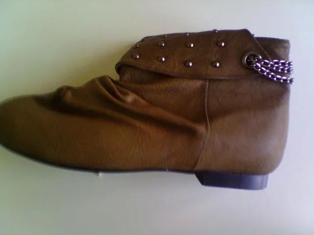 Scarpe da donna & #13; & #13; «Unknown» — foto 3 dell'alert A12/0380/13