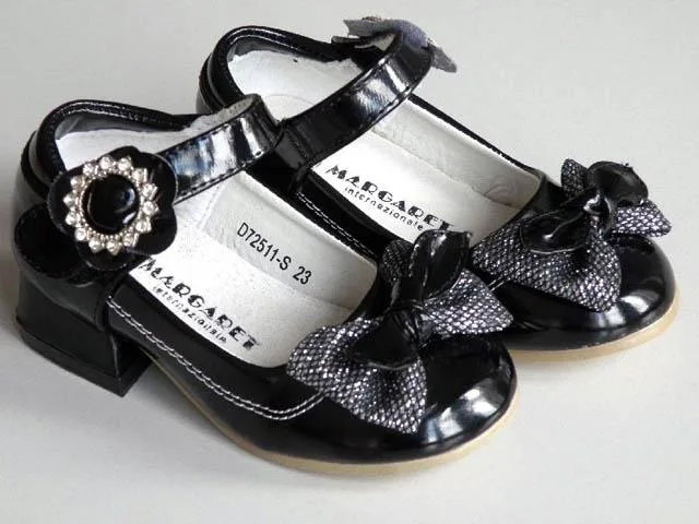 Scarpe da donna «Unknown» — foto 2 dell'alert A12/0668/14