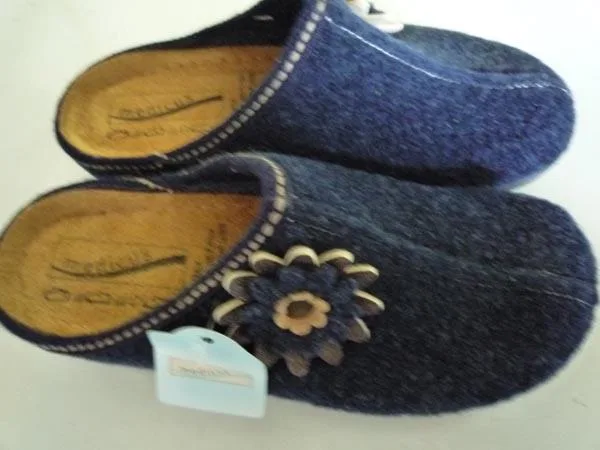Pantofole da donna «Unknown» — foto 1 dell'alert A12/1311/15