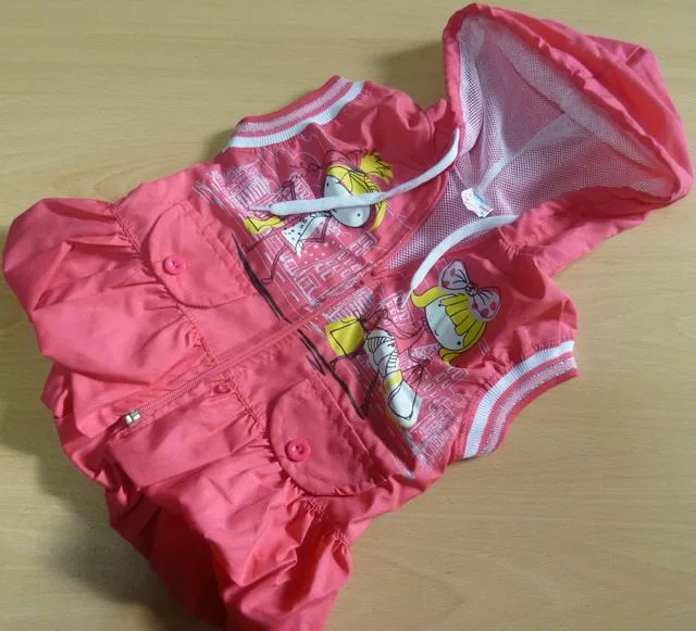 Giacca senza maniche delle ragazze &amp; #13; &amp; #13; &amp; #13; «Unknown» (Mertoğlu Baby)