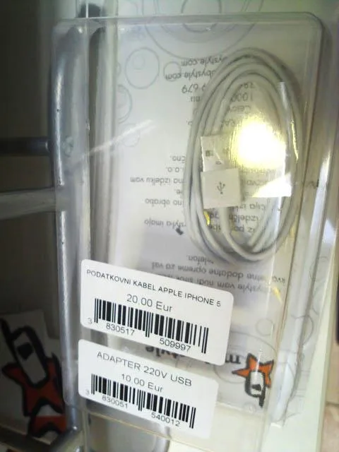 Caricabatterie USB per telefono «Unknown» — foto 2 dell'alert A12/0456/14