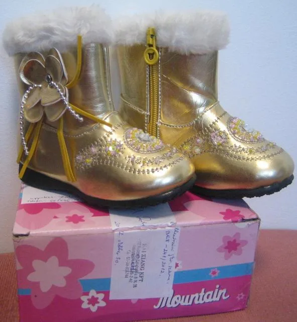 Stivali delle ragazze &amp; #13; &amp; #13; «Unknown» (Mountain)