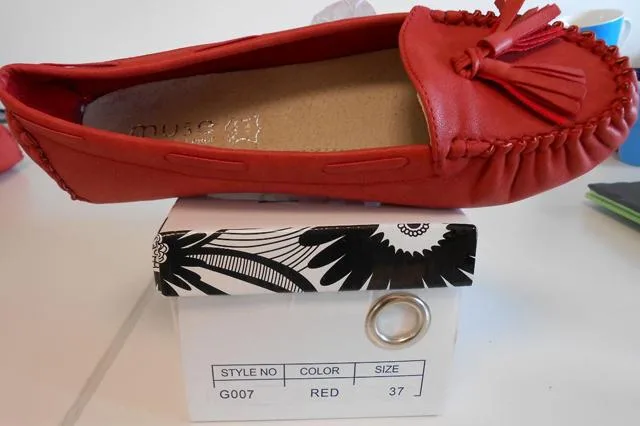 Scarpe da donna «Unknown» — foto 1 dell'alert A12/0963/13