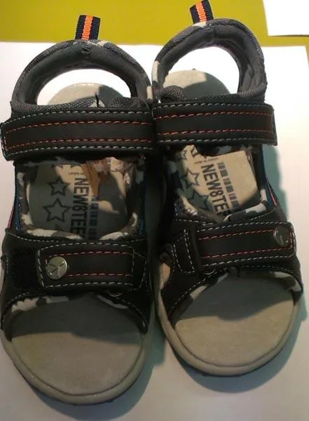 Scarpe per ragazzi «Unknown» — foto 2 dell'alert A12/0944/15
