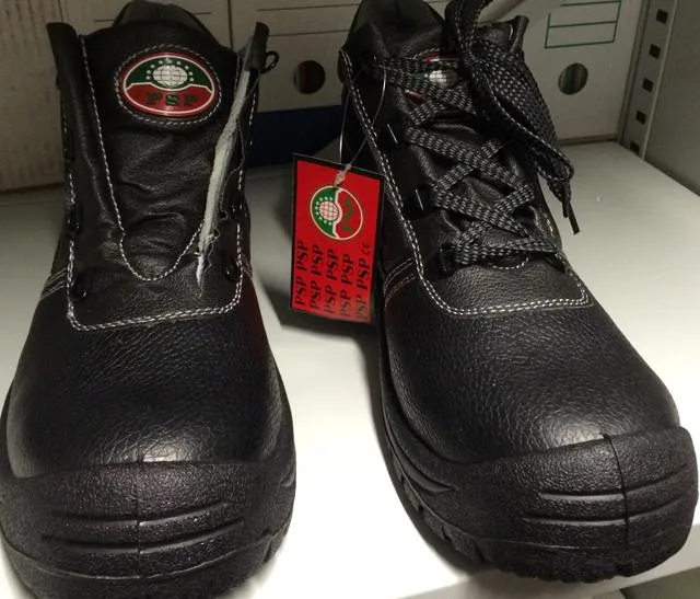 Scarpe di sicurezza «Unknown» — foto 1 dell'alert A12/0542/14