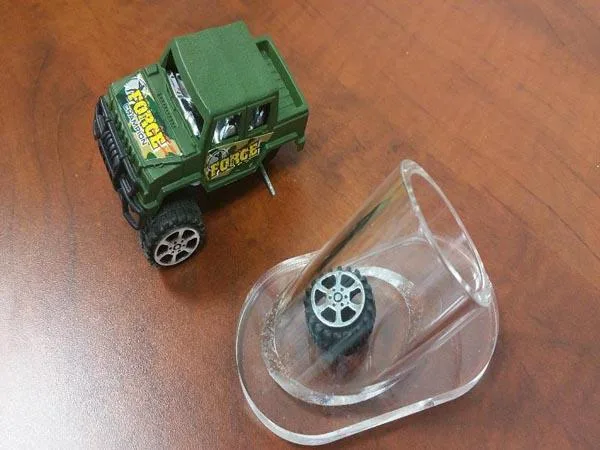 Giocattoli di plastica «Unknown» — foto 3 dell'alert A12/1418/15