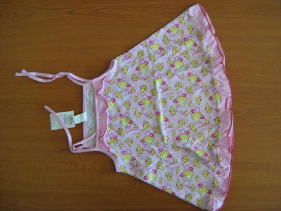 Abito per ragazze &amp; #13; &amp; #13; «Unknown» (Plami)